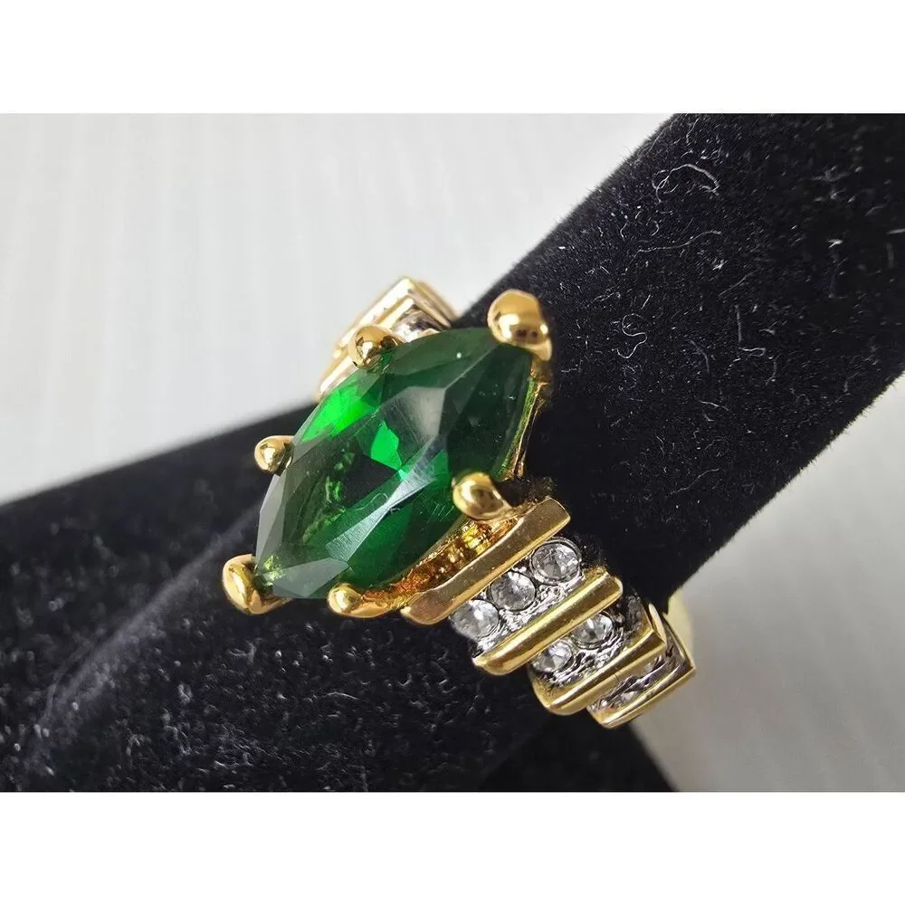 Ring Marquise cut Emerald colored stone Sz 7 3/4